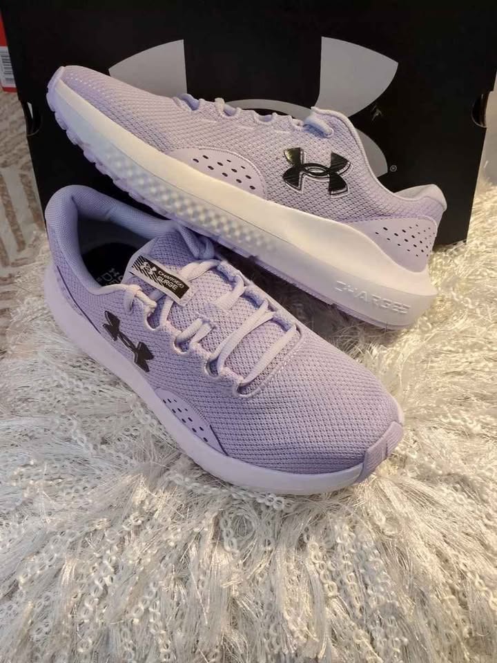 Size 10 - Under Armour Women's Surge 4